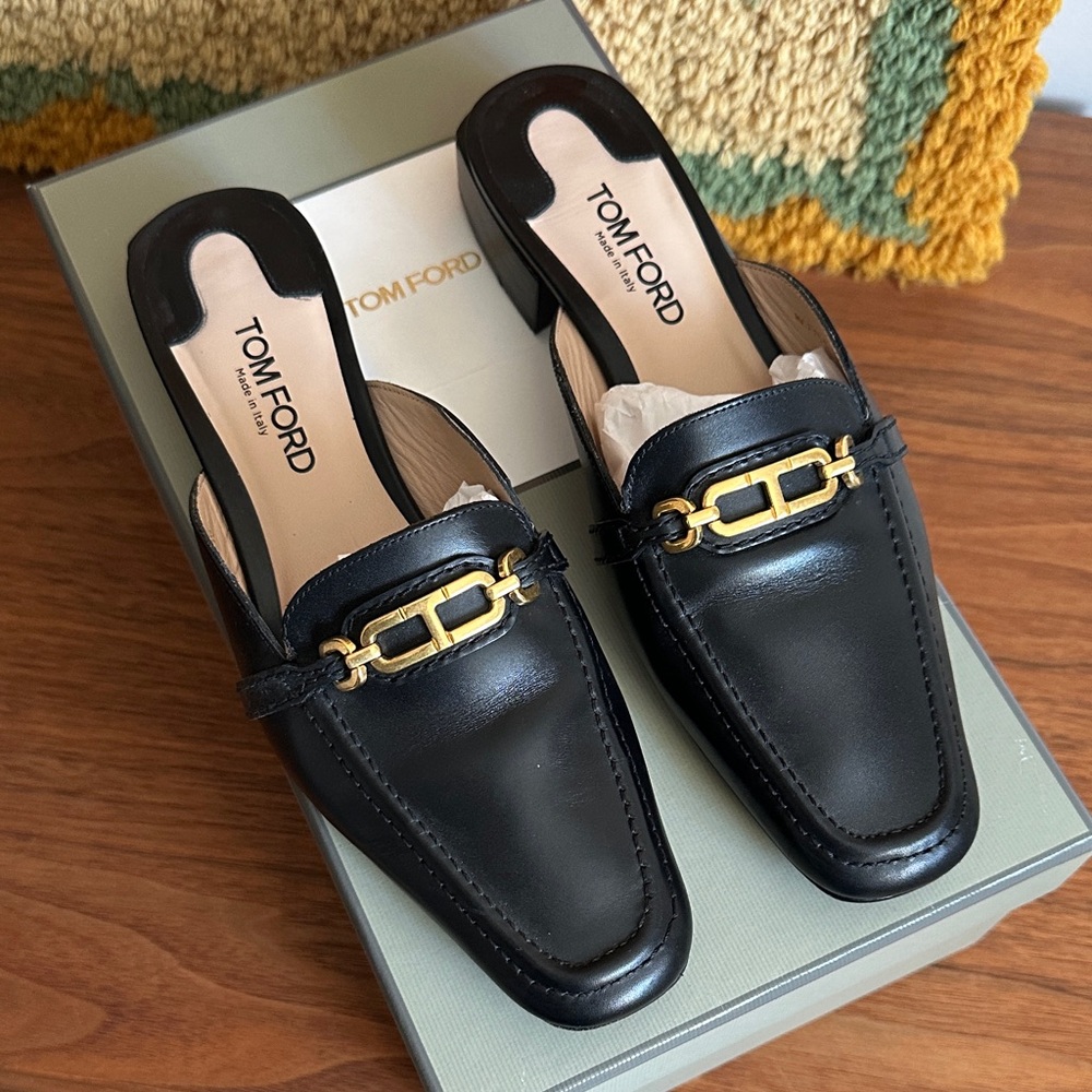 Tom Ford Black Leather Loafers with Gold Chain Detail